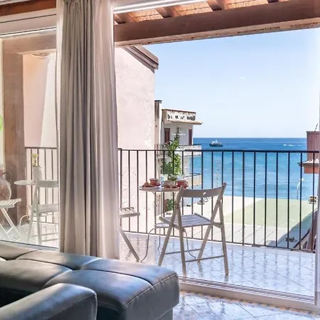 Naxos Nyaraló *
