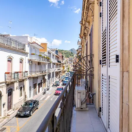 Nyaraló Naxos Giardini Naxos